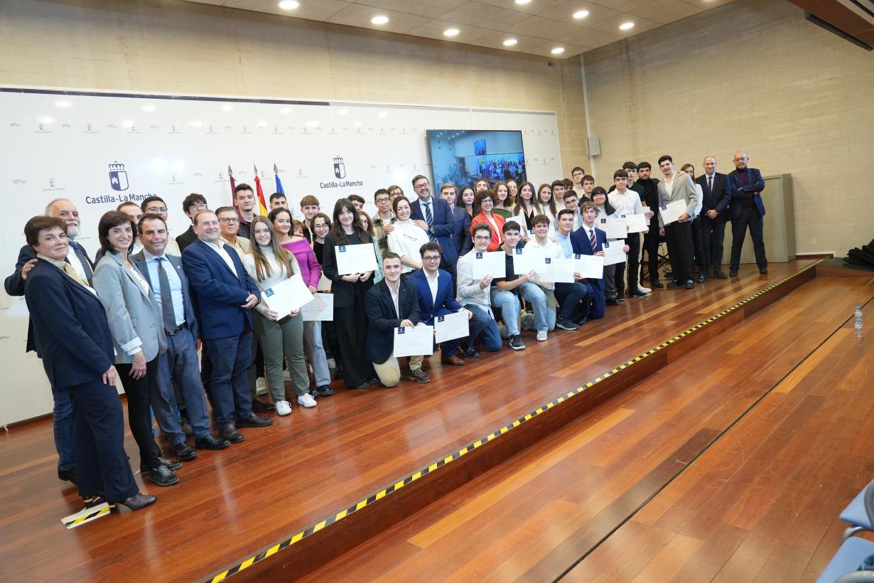 El Gobierno regional destaca los “logros, capacidad y contribución” de los reconocidos con los Premios Extraordinarios de ESO, Bachillerato y Enseñan