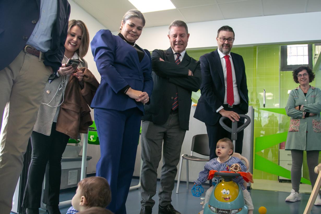 García-Page ha inaugurado la Escuela Infantil ‘Molinitos’ en la localidad toledana de Consuegra