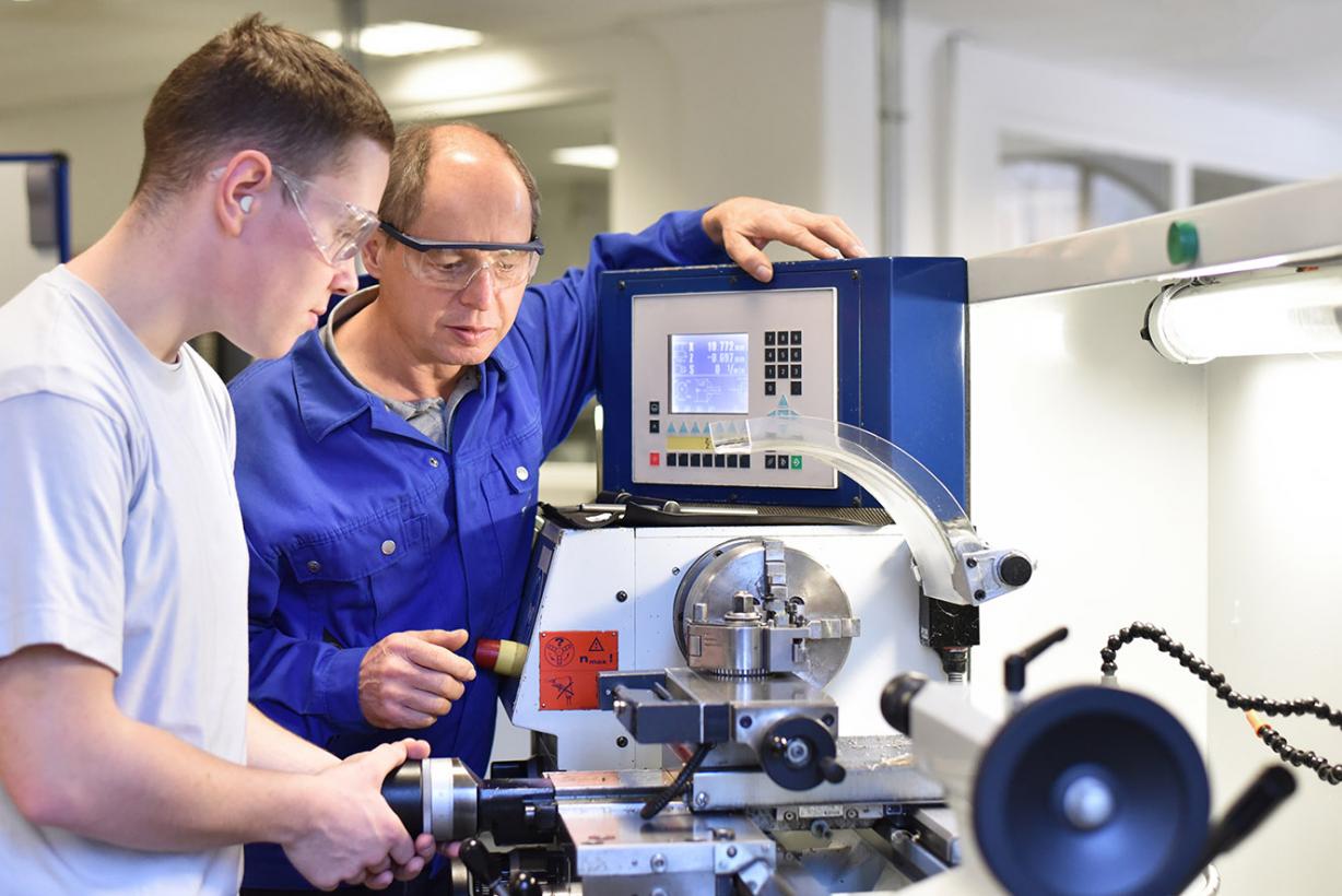 Castilla-La Mancha, primera comunidad autónoma en publicar la orden por la que la Formación Profesional pasa a ser DUAL