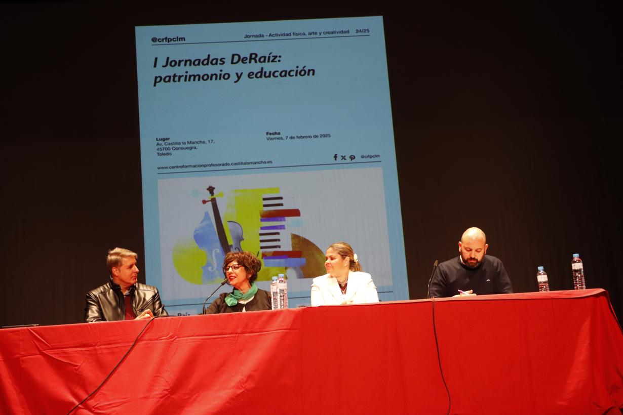 Casi 200 docentes se forman en conocimiento de la nueva materia sobre folclore que ofrece el Gobierno regional en los tres primeros cursos de la ESO
