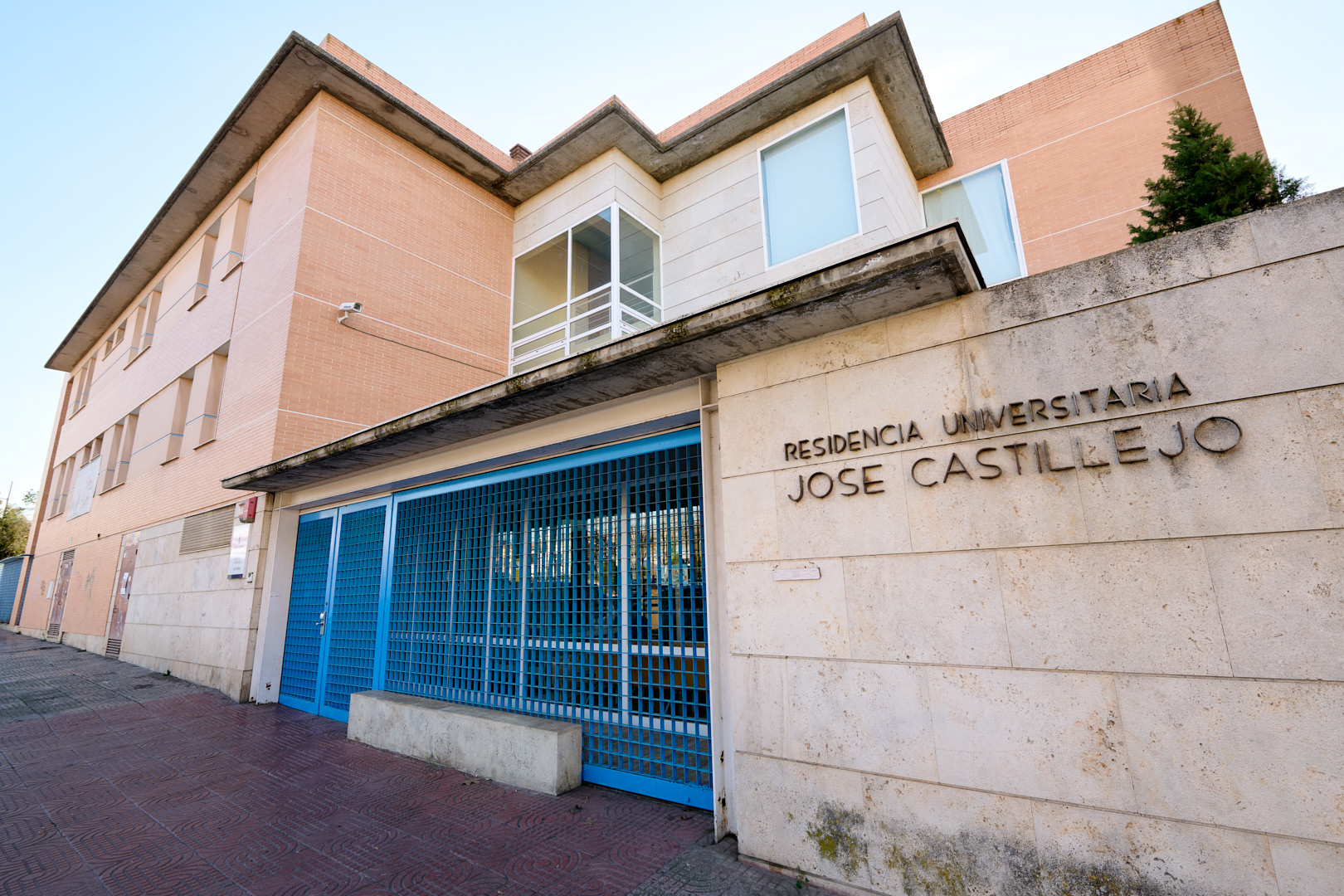 RU Jose Castillejo - Exterior