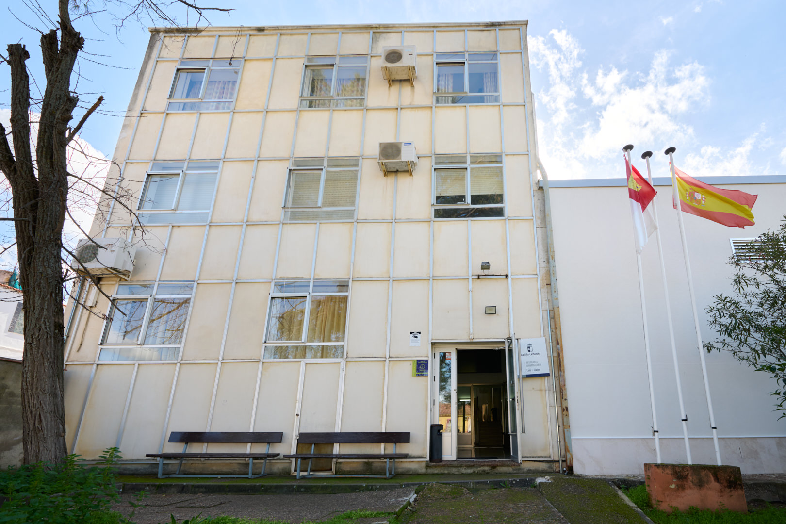 RU Luis J. Mateo Exterior