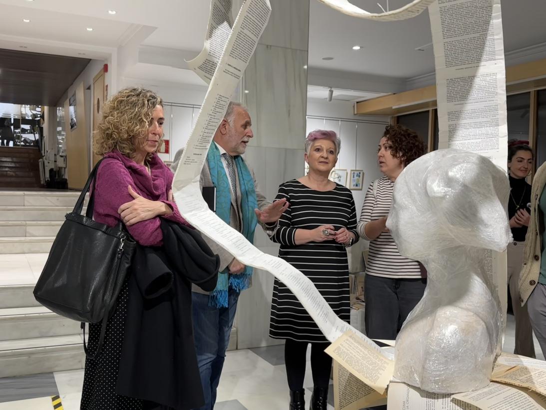 El Gobierno regional inaugura la exposición “Arte y Libro” con obras del alumnado del Brianda de Mendoza y la Escuela de Arte