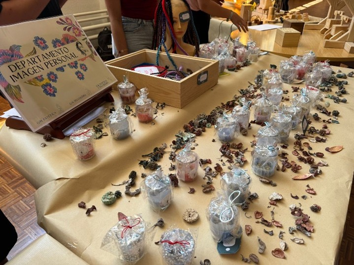 El IES Pedro Mercedes celebra el II Mercadillo Solidario del Aula de Emprendimiento Profesional (APE)