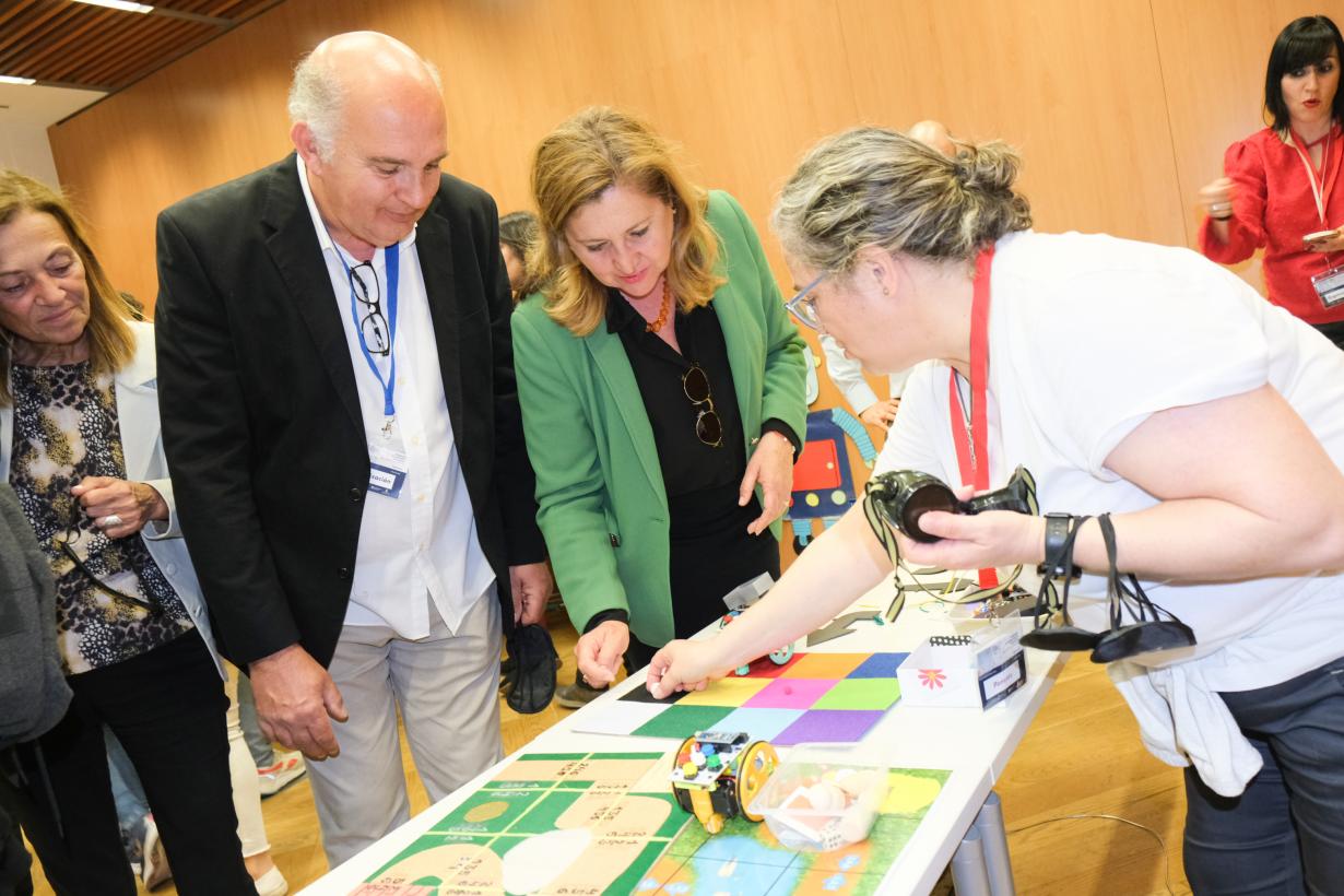 El Gobierno regional destinará 16 millones de euros para impulsar la robótica y la programación en los centros educativos de Castilla-La Mancha