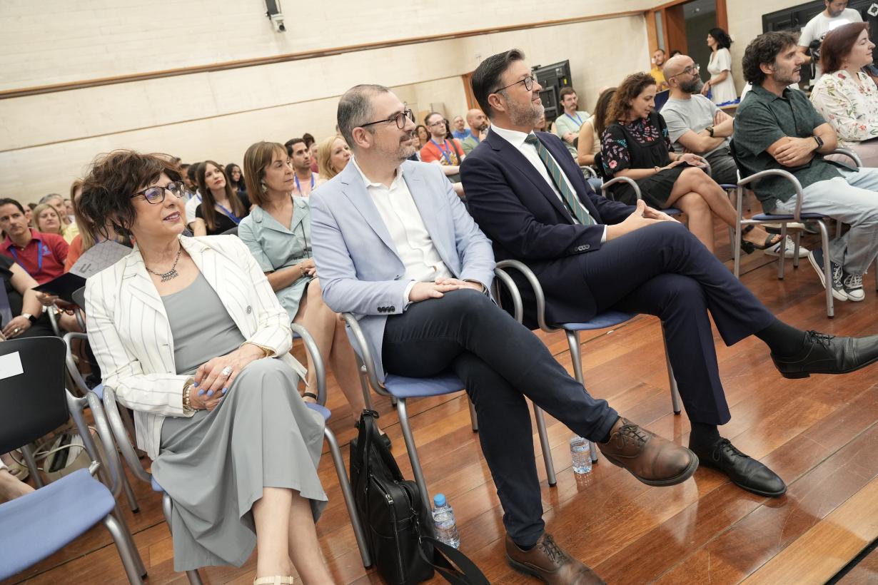 El Gobierno regional dotará en las próximas semanas a 156 centros educativos con kits de radio