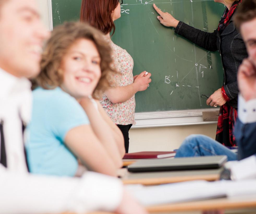 El Gobierno regional convoca el proceso de admisión en centros docentes que imparten educación para personas adultas de cara al curso 2025-2026