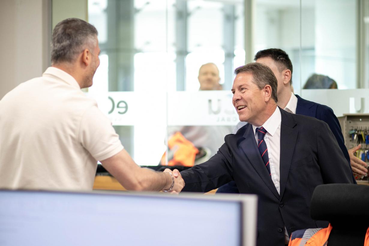 García-Page anuncia 13 millones de euros para “movilizar 100.000 ayudas en becas para libros y comedores escolares” el próximo curso