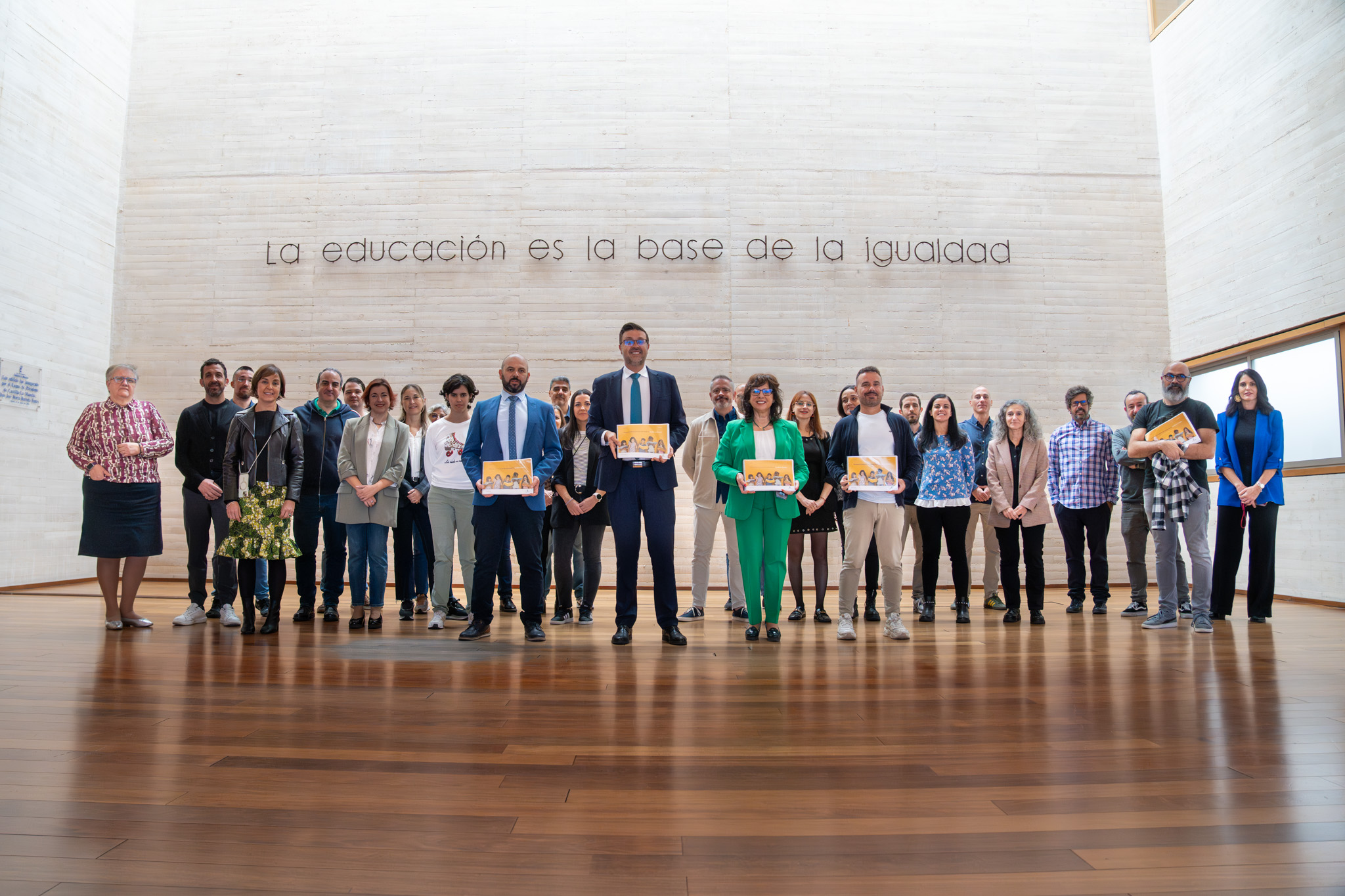 El Gobierno regional presenta un modelo de formación del profesorado que aspira a ser referente de España y que oferta más de 4.000 acciones
