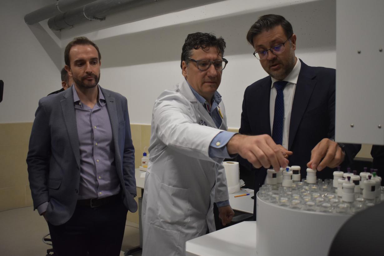 El Gobierno regional destina más de un millón de euros a la instalación de una resonancia magnética nuclear en la Facultad de Farmacia de Albacete