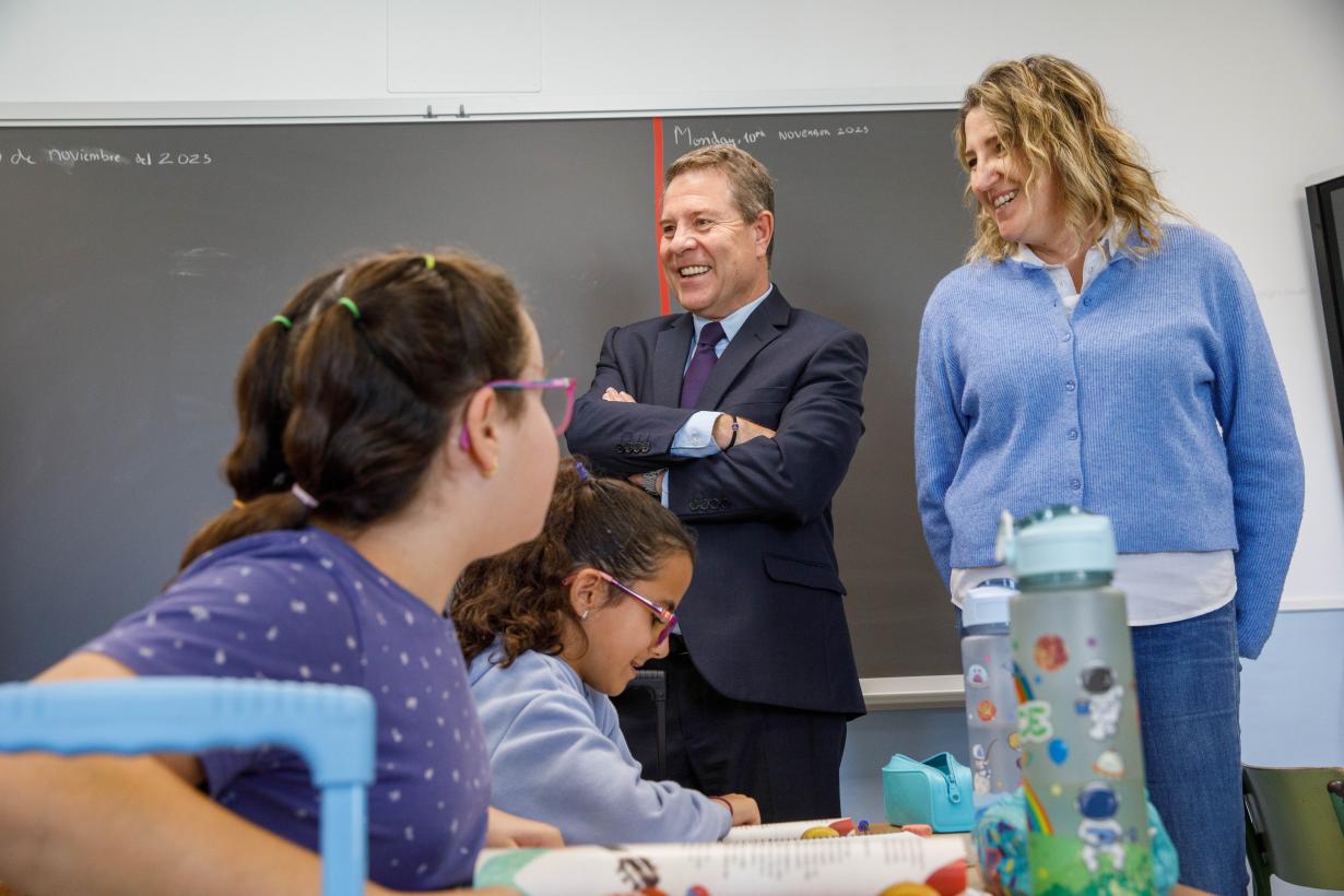 El Gobierno regional publicará antes de finalizar el mes la convocatoria para estancias formativas del profesorado de FP en empresas y centros