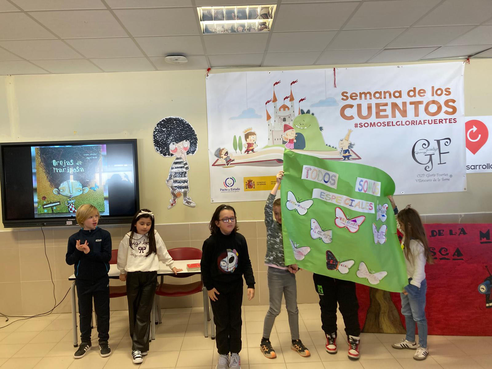 Alumnos en un aula en la semana de los cuentos