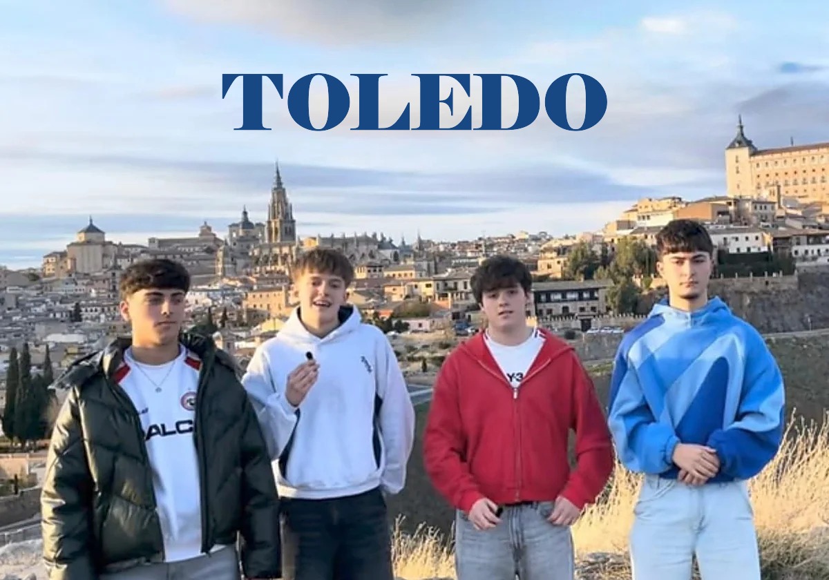 Alumnos participantes delante de una vista general de Toledo