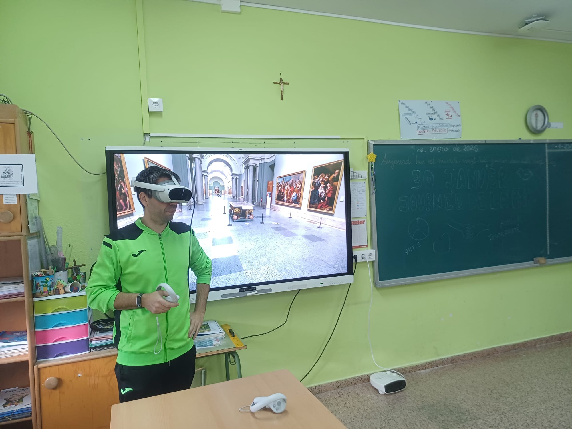 Enseñando a utilizar las gafas virtuales