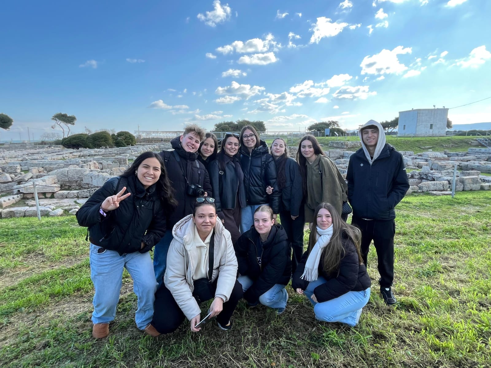 Foto grupal en yacimientos de Egnatia