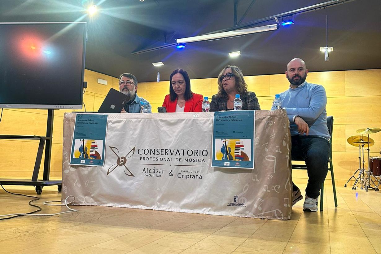 El Gobierno regional forma a 120 docentes en patrimonio cultural inmaterial dentro de las II Jornadas ‘De Raiz’
