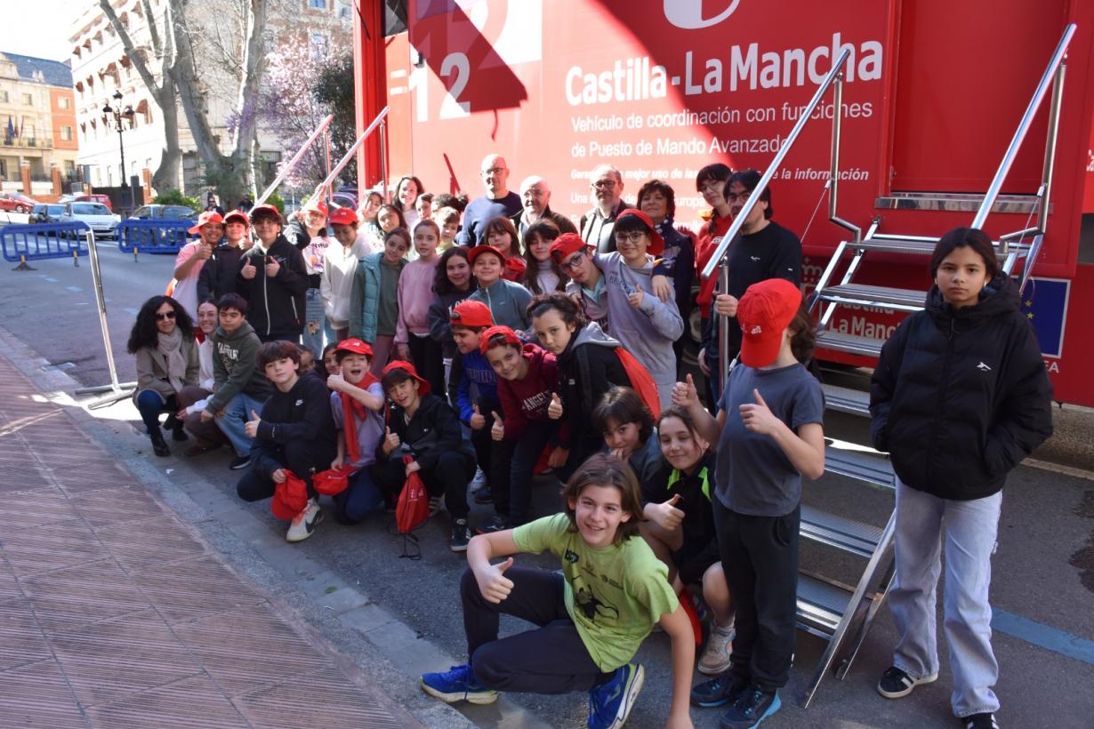Cerca de 200 alumnos del CEIP ‘Ramón y Cajal’ de Cuenca han recibido hoy la visita del Servicio de Emergencias 1-1-2 de Castilla-La Mancha