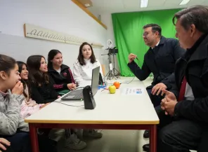 El Gobierno regional comienza la entrega de alrededor de 37.400 dispositivos electrónicos en centros educativos de Castilla-La Mancha