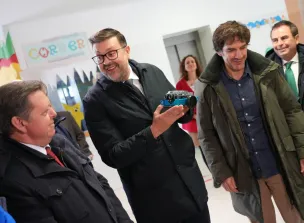 El Gobierno regional comienza la entrega de alrededor de 37.400 dispositivos electrónicos en centros educativos de Castilla-La Mancha