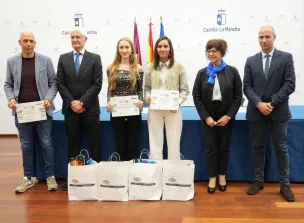 La Junta destina más de 54 millones en los últimos años a los centros educativos para realizar intervenciones, beneficiando así a la empresa local