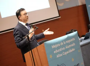 Los centros educativos de la región contarán desde el lunes con la guía ‘Mejora de la respuesta educativa al alumnado con altas capacidades’