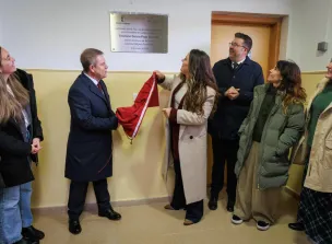 El Gobierno regional realizará más de 400 formaciones en 250 localidades de Castilla-La Mancha para mejorar el uso de los paneles digitales 