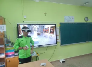 Enseñando a utilizar las gafas virtuales