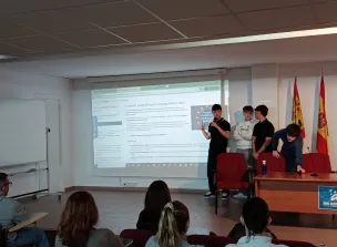 Los alumnos del IES Azarquiel explican su experiencia ante estudiantes del Máster de Profesorado de la especialidad de Geografía de la UCLM