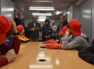 Cerca de 200 alumnos del CEIP ‘Ramón y Cajal’ de Cuenca han recibido hoy la visita del Servicio de Emergencias 1-1-2 de Castilla-La Mancha