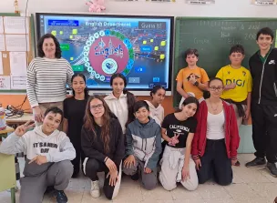 Alumnado en la realización de los distintos talleres.