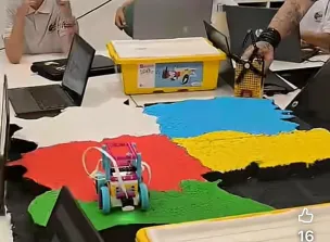 Robot sobre mapa de Castilla La Mancha