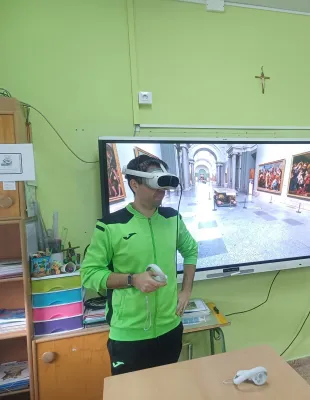 Enseñando a utilizar las gafas virtuales