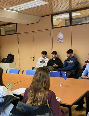 Visita a la oficina del Parlamento Europeo en Madrid- IES Liceo Caracense