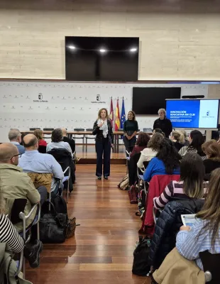 El Gobierno regional reafirma su apuesta por los Proyectos de Innovación Educativa fomentando encuentros entre los centros educativos participantes