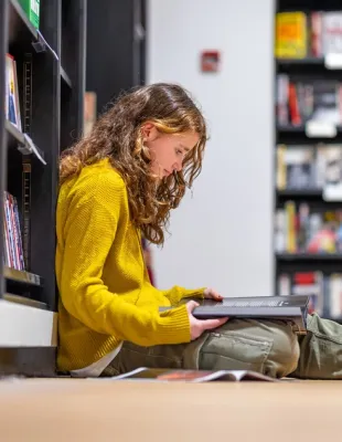 El Gobierno regional recomienda una veintena de libros para fomentar la lectura entre el público infantil y adulto durante las vacaciones de verano