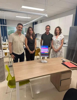 Foto de grupo en centro educativo