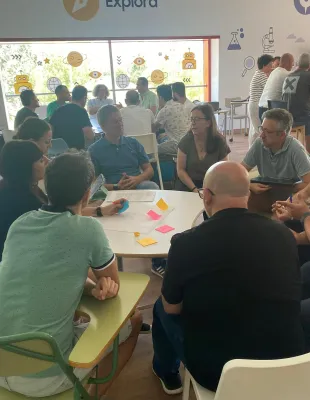 El Gobierno regional resalta el papel de las y los dinamizadores de Transformación Digital y Robótica en el acompañamiento a los centros educativos