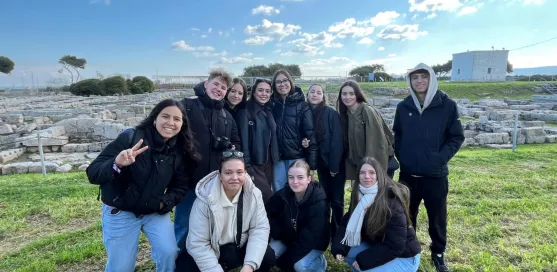Foto grupal en yacimientos de Egnatia