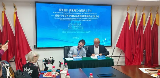 Acuerdo de colaboración entre centro de secundaria de Chongqing (China) y el IES Eladio Cabañero