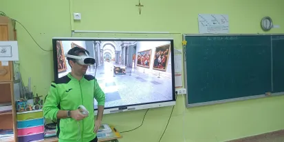 Enseñando a utilizar las gafas virtuales