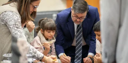 Artículo del consejero de Educación, Cultura y Deportes, Amador Pastor: Cuando la ciencia deje de pedir permiso