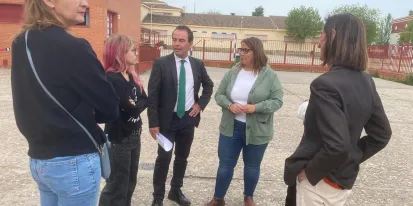 Delegado Provincial y directora del centro.